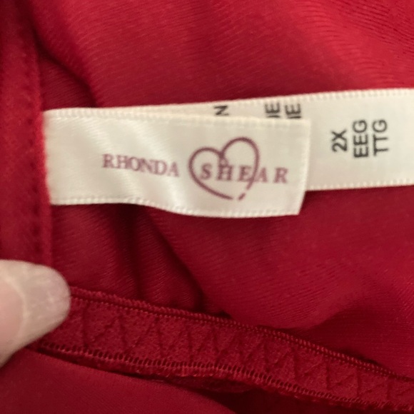 Rhonda Shear Pin Up Style Red Lace Bra - Picture 3 of 6